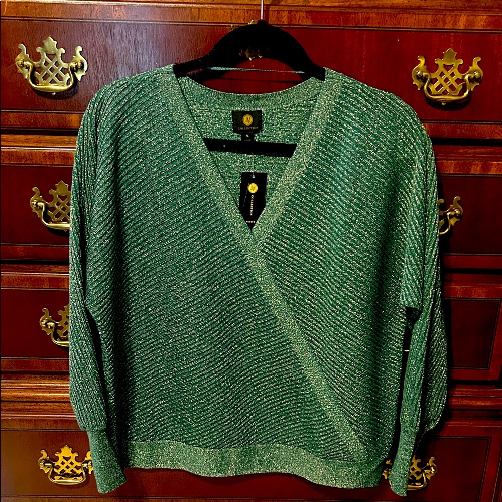 JM Collection, fashion sweater. Emerald green. Petite Large. NWT